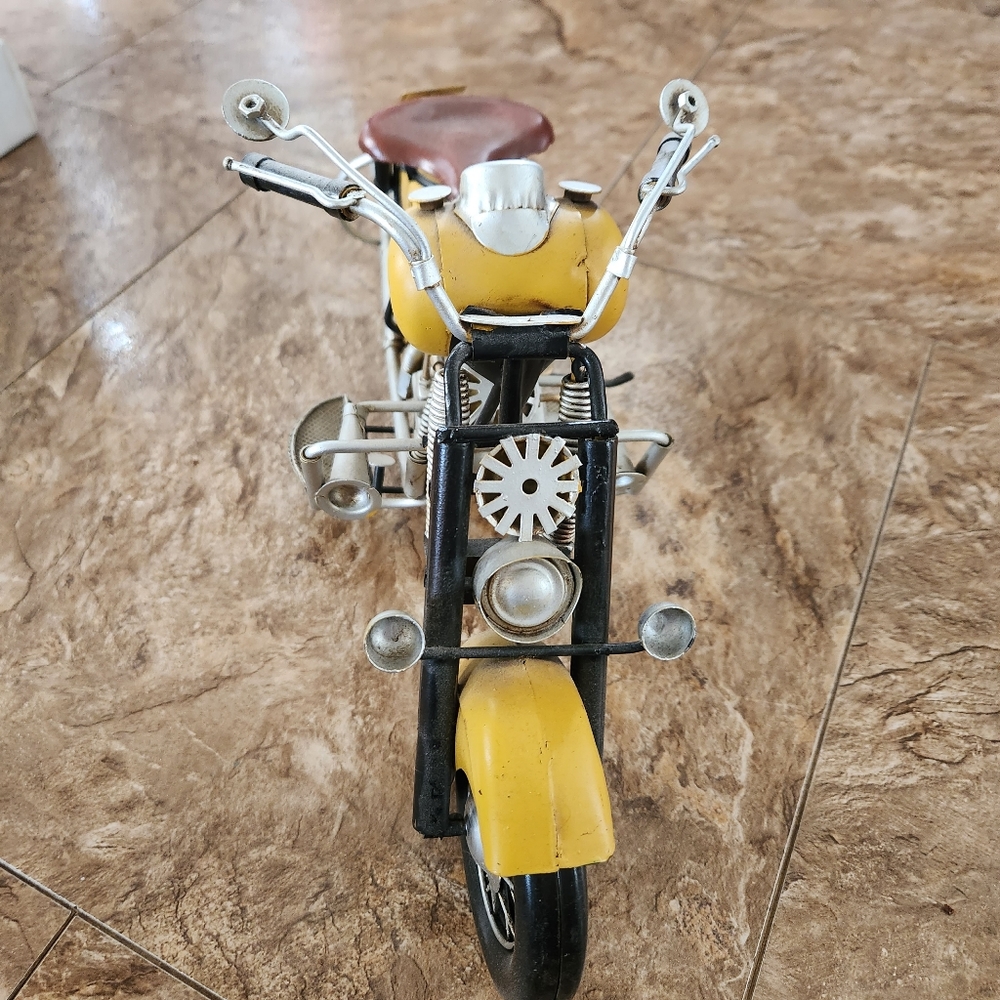 Metal folk art motorcycle tabletop decoration yellow - Picture 3 of 7